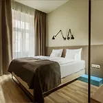 Apartment Avenue Legerova 19 *